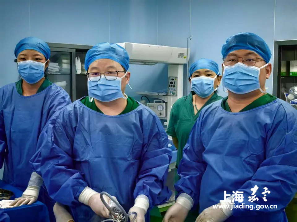 “从0到1”的突破！嘉定医生助力青海果洛成功开展首例关节镜手术  